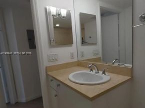 20000 E Country Club Dr 201, Aventura FL 33180