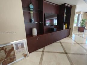 20000 E Country Club Dr 201, Aventura FL 33180
