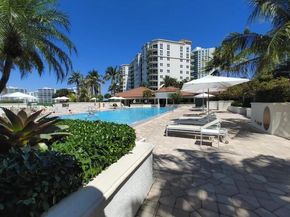 20000 E Country Club Dr 201, Aventura FL 33180