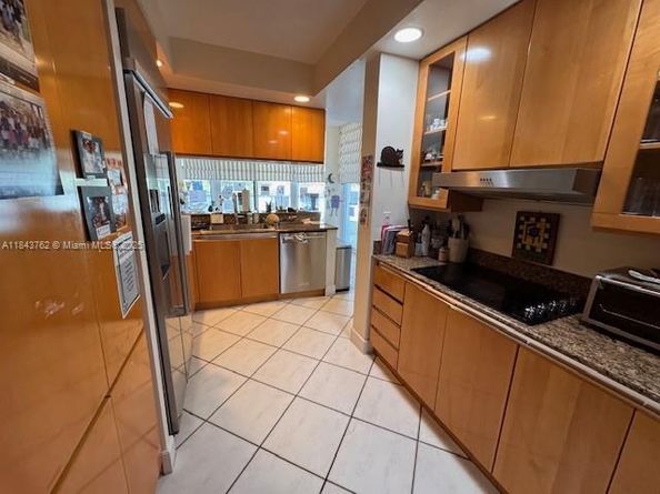 21150 Point Pl 406, Aventura FL 33180