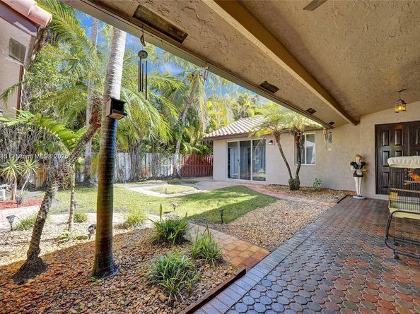 14520 SW 37th St, Miramar FL 33027