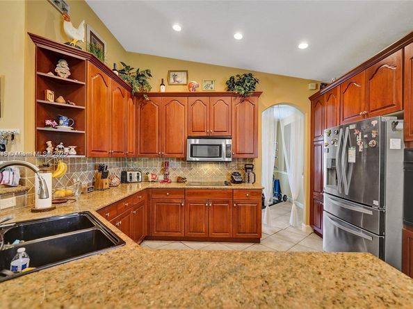 14520 SW 37th St, Miramar FL 33027