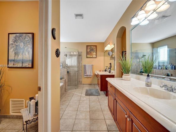 14520 SW 37th St, Miramar FL 33027