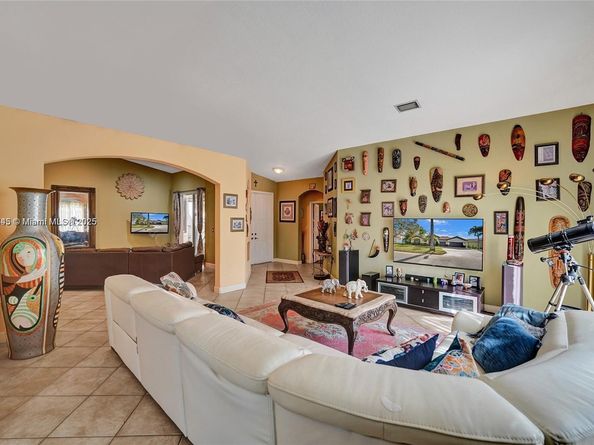 14520 SW 37th St, Miramar FL 33027