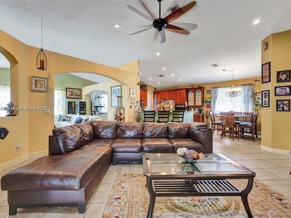 14520 SW 37th St, Miramar FL 33027