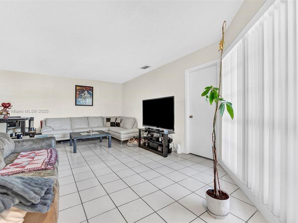 15675 SW 74th Cir Dr 6, Miami FL 33193