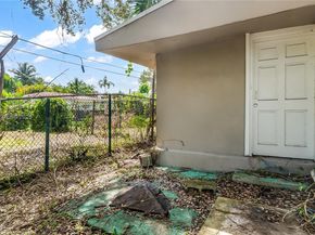 2100 SW 25th St, Miami FL 33133
