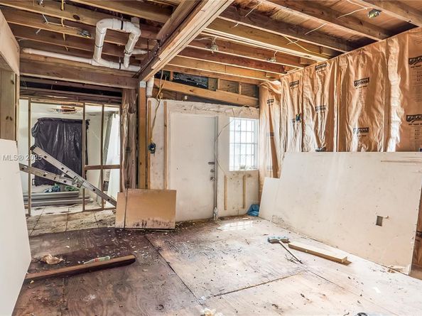 2100 SW 25th St, Miami FL 33133