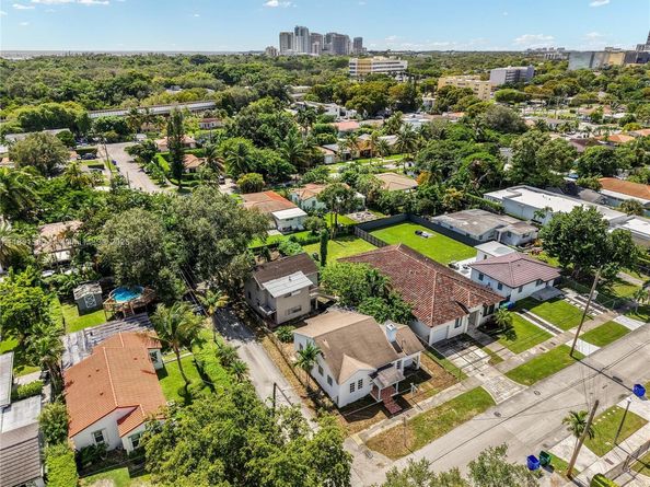2100 SW 25th St, Miami FL 33133