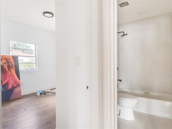 2100 SW 25th St, Miami FL 33133