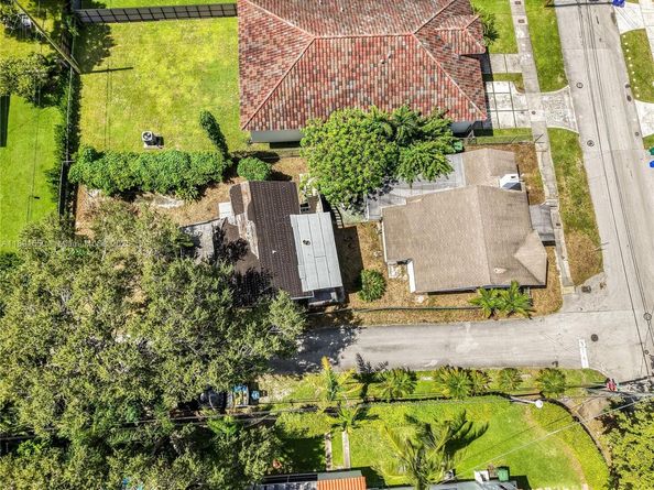 2100 SW 25th St, Miami FL 33133