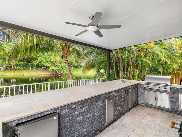 5646 NW 109th Ln, Coral Springs FL 33076