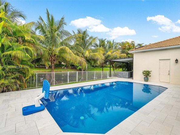 5646 NW 109th Ln, Coral Springs FL 33076