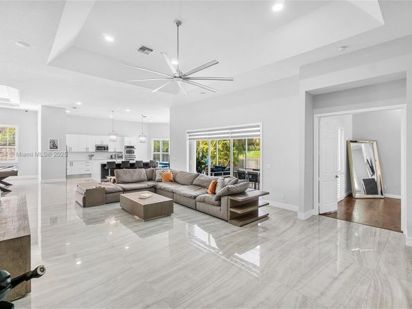 5646 NW 109th Ln, Coral Springs FL 33076