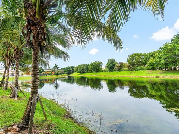 5646 NW 109th Ln, Coral Springs FL 33076