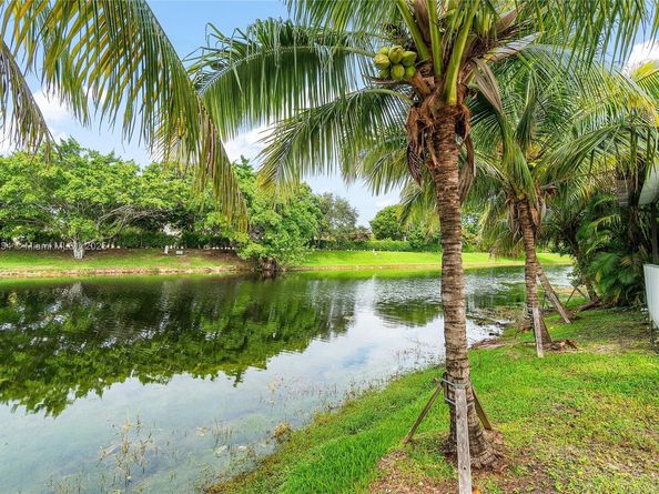 5646 NW 109th Ln, Coral Springs FL 33076