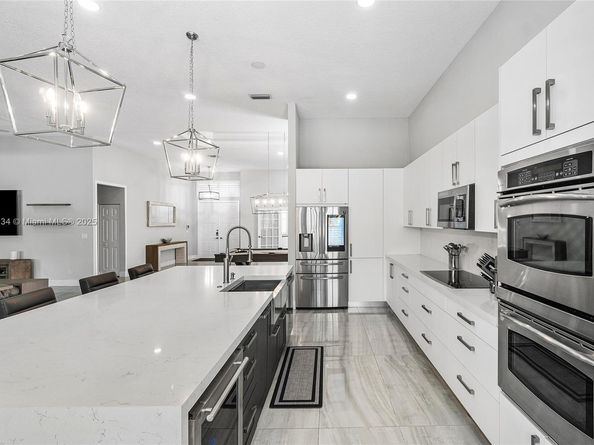 5646 NW 109th Ln, Coral Springs FL 33076