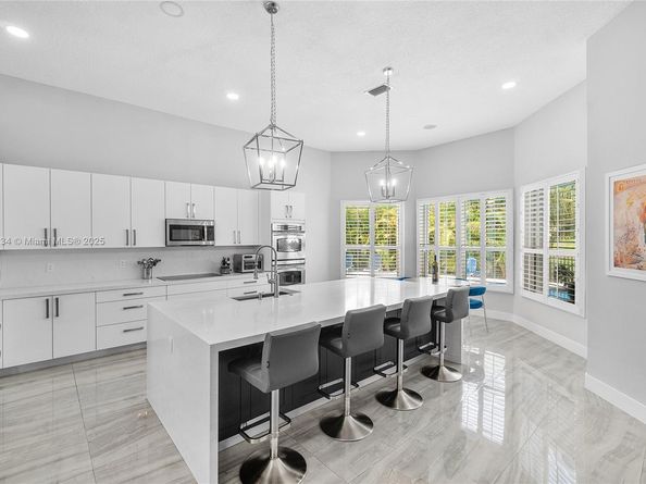 5646 NW 109th Ln, Coral Springs FL 33076