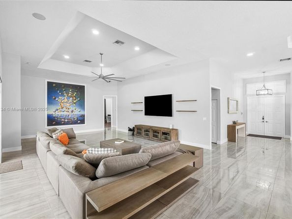 5646 NW 109th Ln, Coral Springs FL 33076