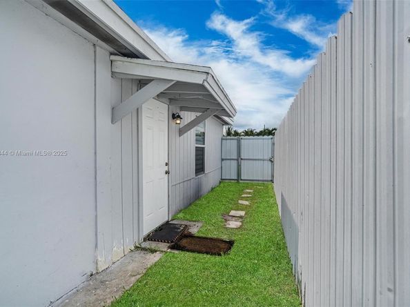 6971 SW 24th St, Miramar FL 33023