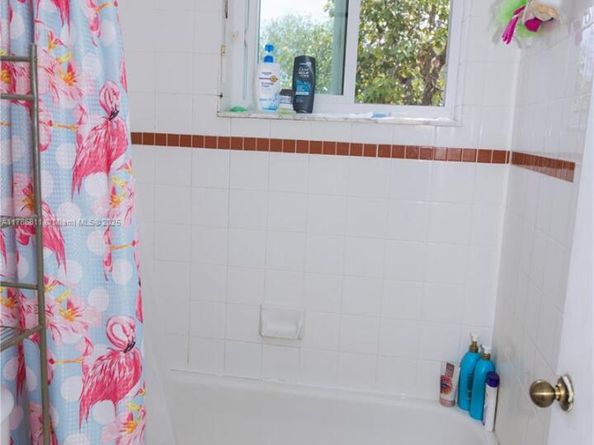 1735 NW 77th Ave, Pembroke Pines FL 33024