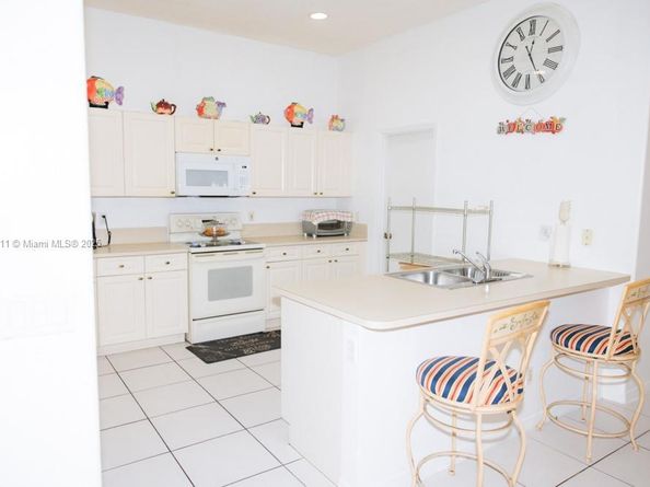 1735 NW 77th Ave, Pembroke Pines FL 33024
