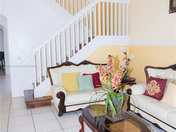 1735 NW 77th Ave, Pembroke Pines FL 33024