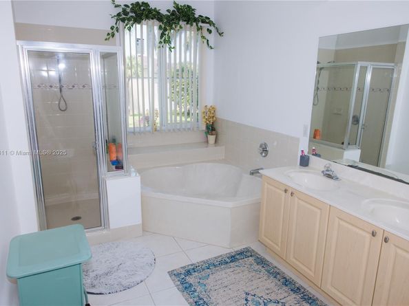 1735 NW 77th Ave, Pembroke Pines FL 33024