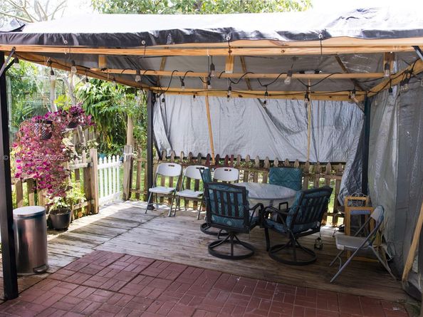 1735 NW 77th Ave, Pembroke Pines FL 33024