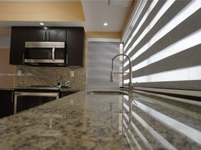 7140 NW 24th St, Sunrise FL 33313