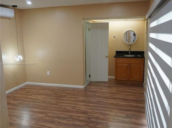 7140 NW 24th St, Sunrise FL 33313