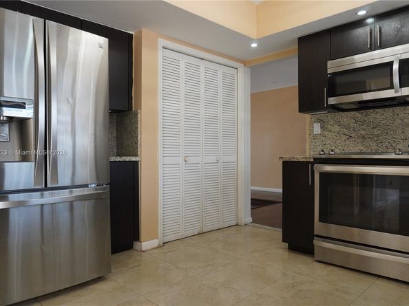 7140 NW 24th St, Sunrise FL 33313