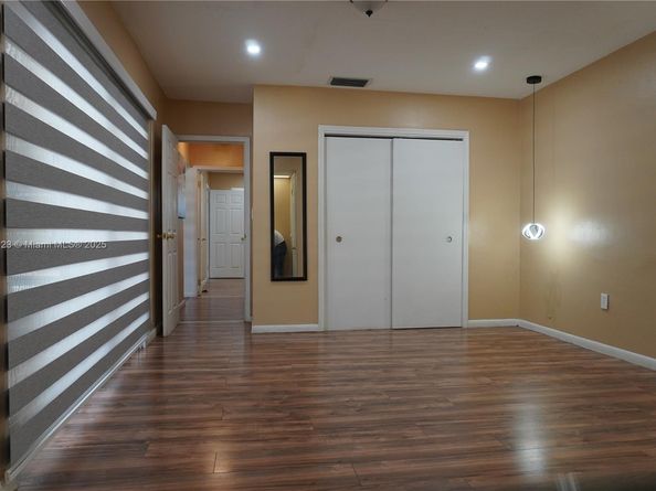7140 NW 24th St, Sunrise FL 33313