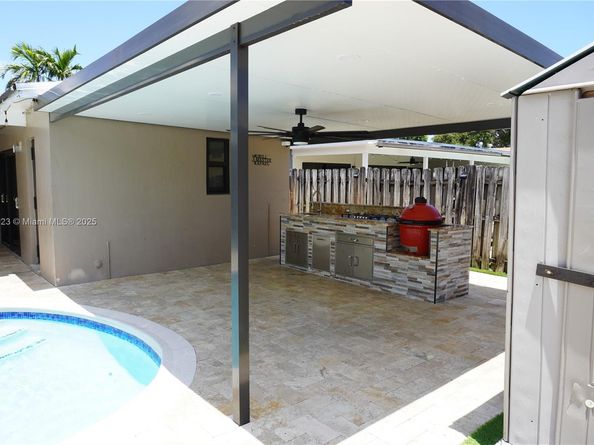 7140 NW 24th St, Sunrise FL 33313
