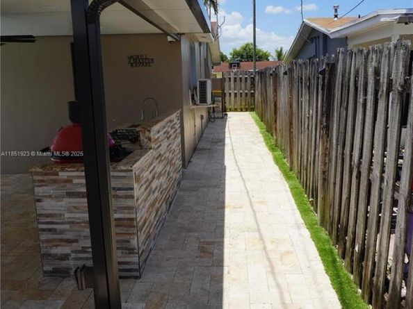 7140 NW 24th St, Sunrise FL 33313