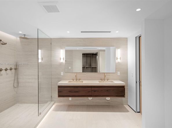 222 E Rivo Alto Dr, Miami Beach FL 33139