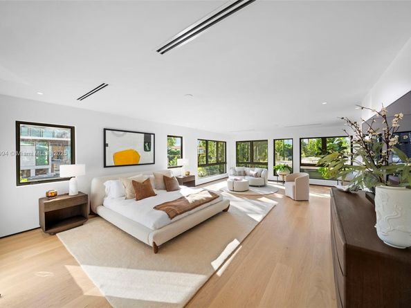 222 E Rivo Alto Dr, Miami Beach FL 33139