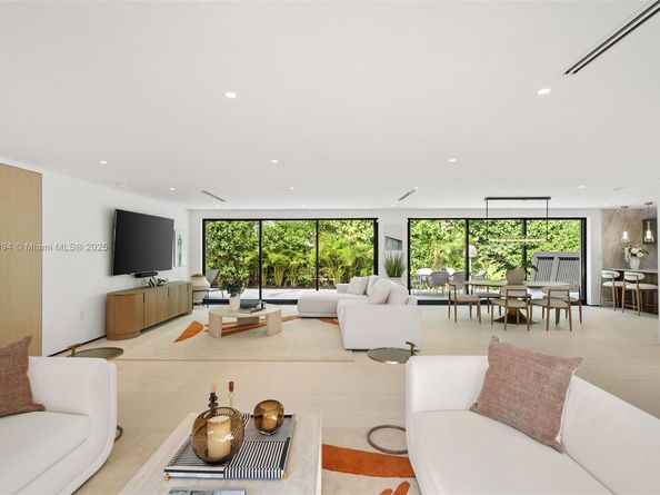 222 E Rivo Alto Dr, Miami Beach FL 33139