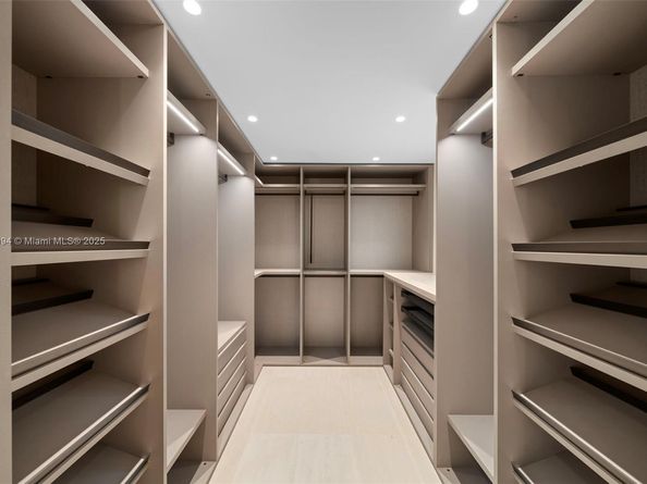 222 E Rivo Alto Dr, Miami Beach FL 33139