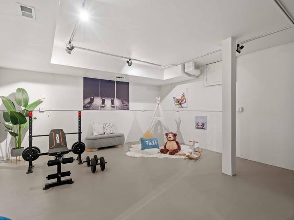 90 Walnut Avenue, Atherton CA 94027