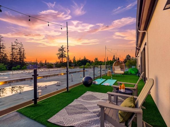 914 woodside, Redwood City CA 94061