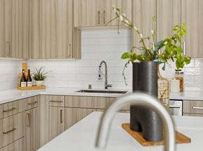 914 woodside, Redwood City CA 94061