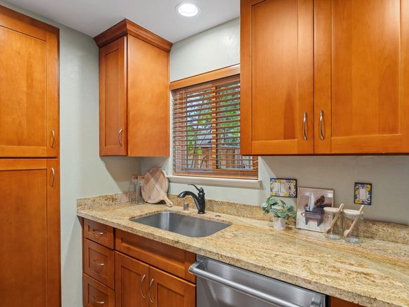 2524 W Middlefield Road, Mountain View CA 94043