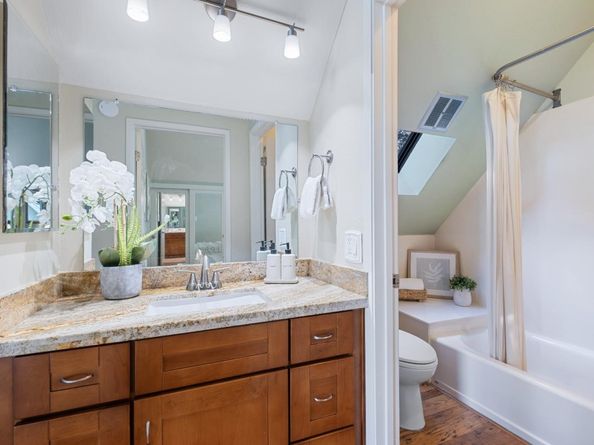 2524 W Middlefield Road, Mountain View CA 94043