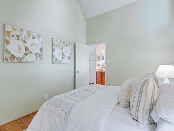 2524 W Middlefield Road, Mountain View CA 94043