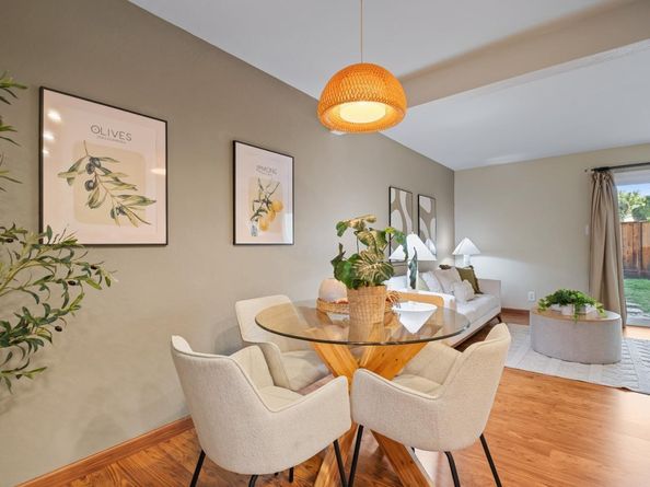 2524 W Middlefield Road, Mountain View CA 94043