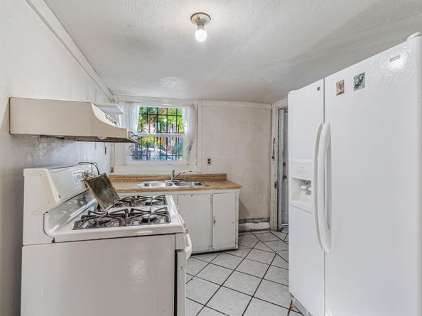 3300 E 17th Street, Oakland CA 94601
