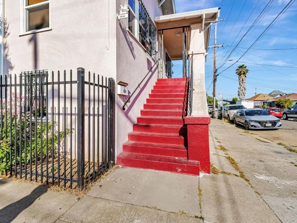 3300 E 17th Street, Oakland CA 94601
