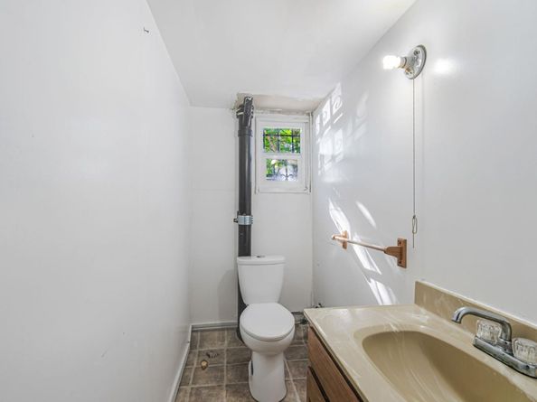 3300 E 17th Street, Oakland CA 94601
