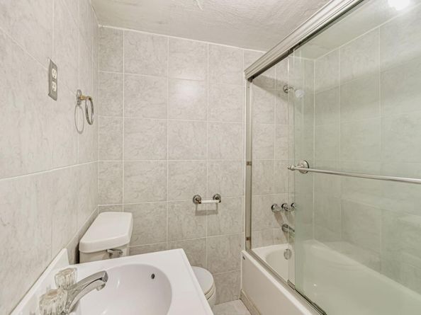 3300 E 17th Street, Oakland CA 94601